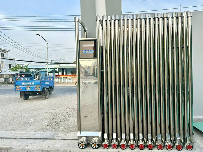 cổng xếp inox 304 giá rẻ